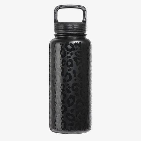 A 32oz leopard print insulated water bottle with a textured leopard print pattern and a black carrying carabiner clip lid, shown on a solid white background. 

Stainless steel, durable, insulation, water bottle, water bottles, water jug, best water bottle, 32oz insulated water bottle perfect water bottle, clip, attach hold lid
